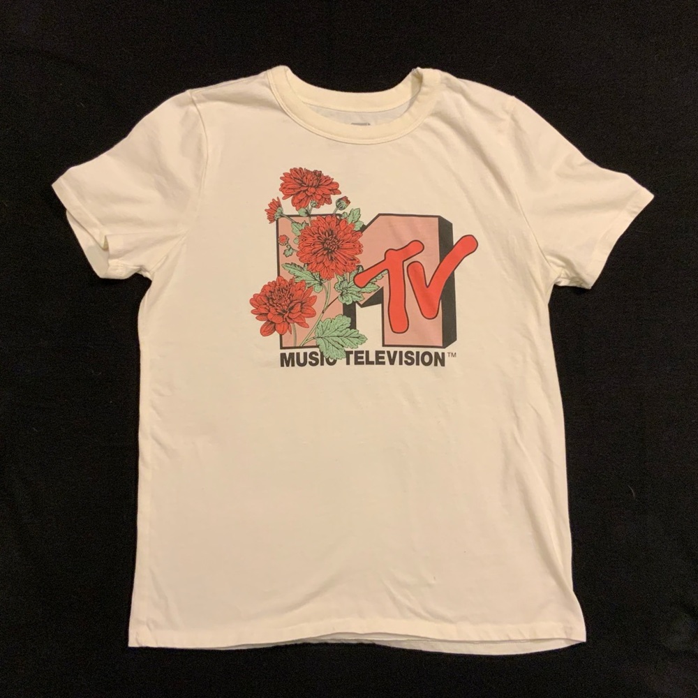 Floral Accent MTV Short Sleeve T-Shirt (Medium)